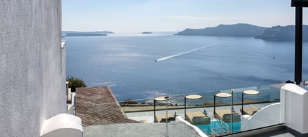 Exclusive Suite with outdoor hot tub & caldera views