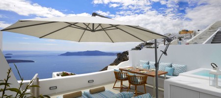 Two Bedroom Cave House with Caldera View & Outdoor Hot Tub