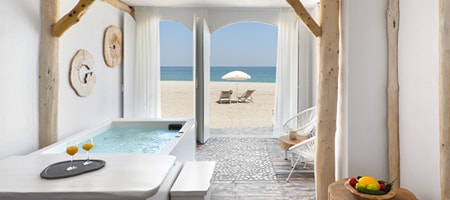 Honeymoon Seafront Suite Sea View with Hot Tub