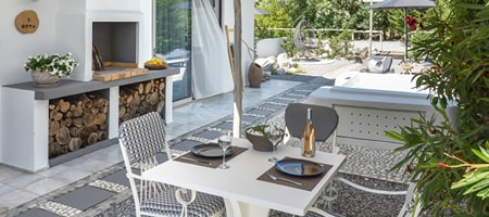 Summer Suite with Outdoor Hot Tub