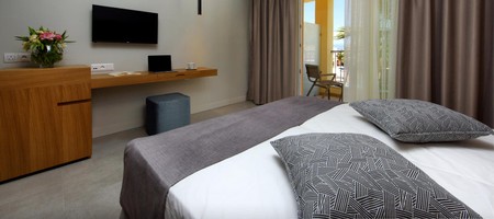 Deluxe Room Pool or Sea View
