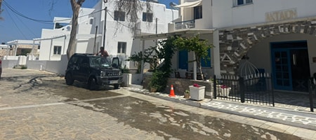 Om Living Paros