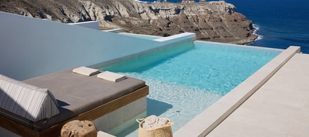 Deluxe Cliffside Suite with Private Infinity Pool and Heated Outdoor Jetted Tub-Caldera View