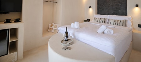 Aether Suite with Caldera View & Outdoor Jetted Tub