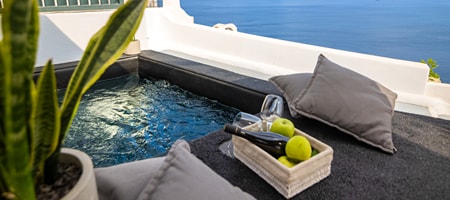 Callista Two Bedroom Villa with Caldera View & Outdoor Jetted Tub