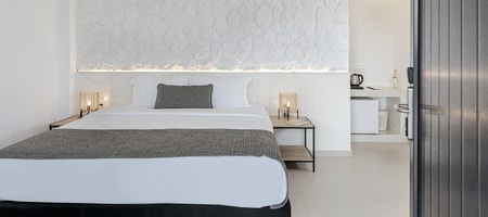 Standard King Room | Pool Level