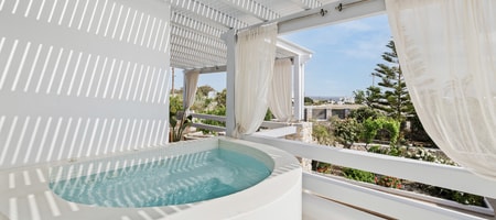 Honeymoon Suite with Outdoor Jacuzzi