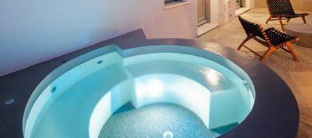 Executive Suite with Jaccuzi and garden view