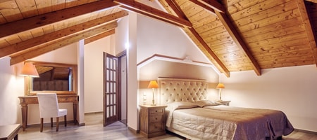 Attic Suite with Pool and Side Sea View - 33m²