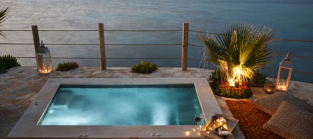 Water Front One Bedroom Suite with outdoor Jetted tub