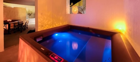 Oceanida Jacuzzi Suite
