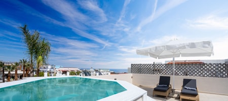 Deluxe Suite Private Jacuzzi