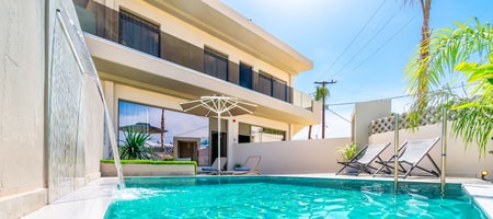 Pathos Seaside Suites
