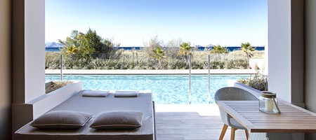 Junior Suite with Shared Pool