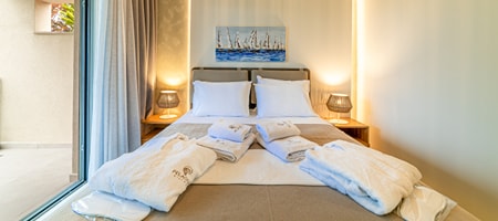One Bedroom Supreme Villa up to 4 with outdoor Hot Tub