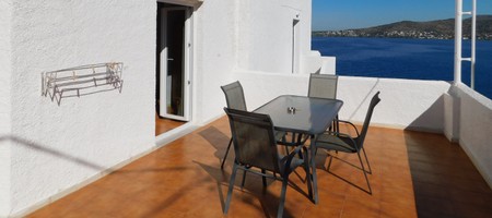 Family Room with Terrace and Sea View 