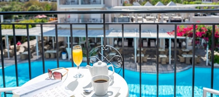 Junior Suite with pool view