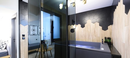Luxury Suite with Jacuzzi and White Tower View