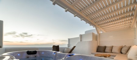 Deluxe Suite with Sea View and Outdoor Jacuzzi