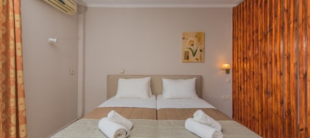 Apartment 1 Bedroom with Sea View