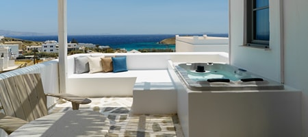 Exclusive White Suite with Sea View & Outdoor Hot Tub 35m²
