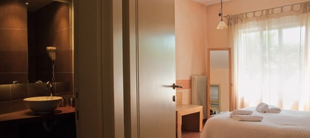 Superior suite with side sea view