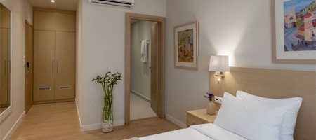 Deluxe Room with Terrace City & Port View