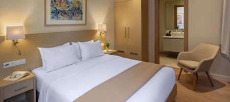 Suite with Terrace City and Port View