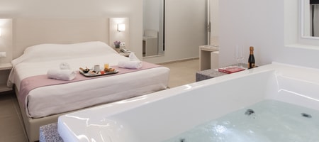 Deluxe Room With King Size Bed With Sea View And Private Jacuzzi