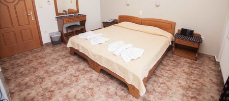 Single Room with Mountain View & Street View