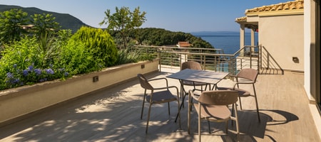 Deluxe Suite Side Sea View