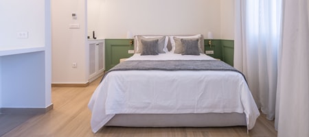 Promenade Suite with Panoramic Port View Balcony – Room 5