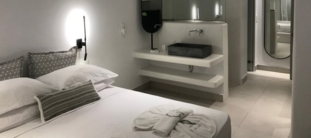 Elegant Suite with Sea and Pool View