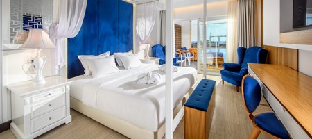 Suite with Sea View and Sharing Pool