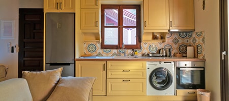 Traditional Stonebuilt Studio Apartment (Astraea)