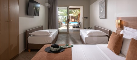 Quadrable room with direct swimming pool access
