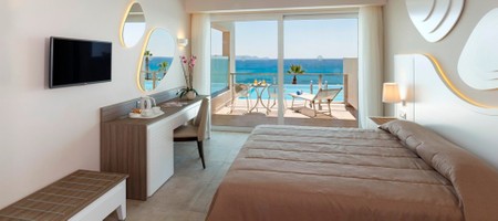 Executive Family Room with Sharing Pool & Sea View
