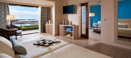 Sea Front Suite Sharing Pool