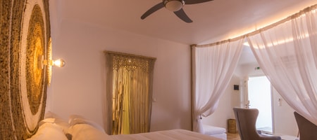 Gerontas Suite With Outdoor Jacuzzi Sea View