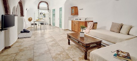 Superior Cave House with Indoor - Outdoor Hot Tub & Caldera View 2 BEDROOMS
