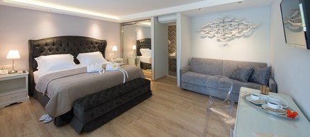 Nafsika Suites