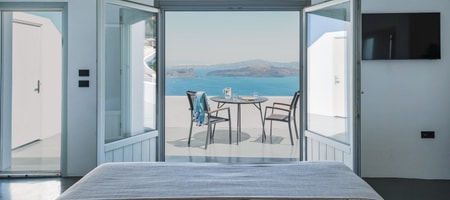 Honeymoon suite with infinity plunge pool