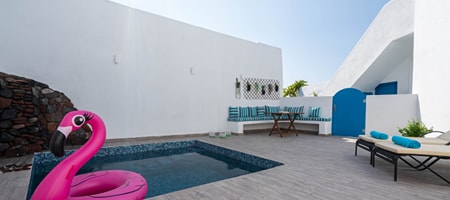 Αpartment with terrace and shared pool – Santorita 3