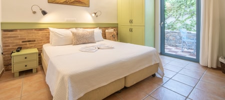 The GREEN Room - Double Room Ground Floor with Terrace