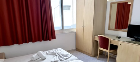 Internal Room with window (No view)