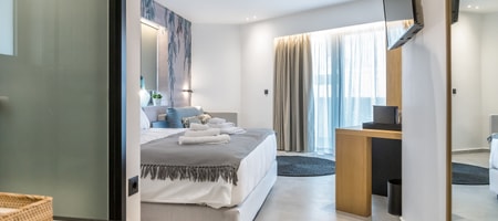 Deluxe Double Room with Side Sea View
