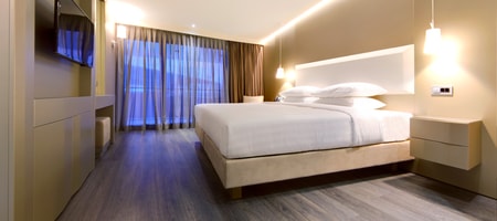 SAZ Suite with Panoramic City and Lake view