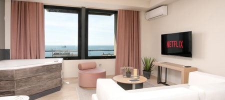 Armonia Jacuzzi Sea View Suite 4
