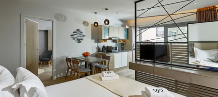 Deluxe Open Plan Suite Pool View