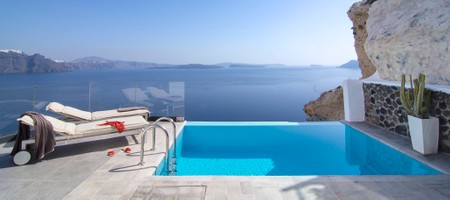 Honeymoon Suite with Outdoor Heated Pool and caldera view